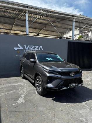 TOYOTA HILUX SW4 2.8 D-4D TURBO DIESEL SRX PLATINUM 7L 4X4 AUTOMÁTICO